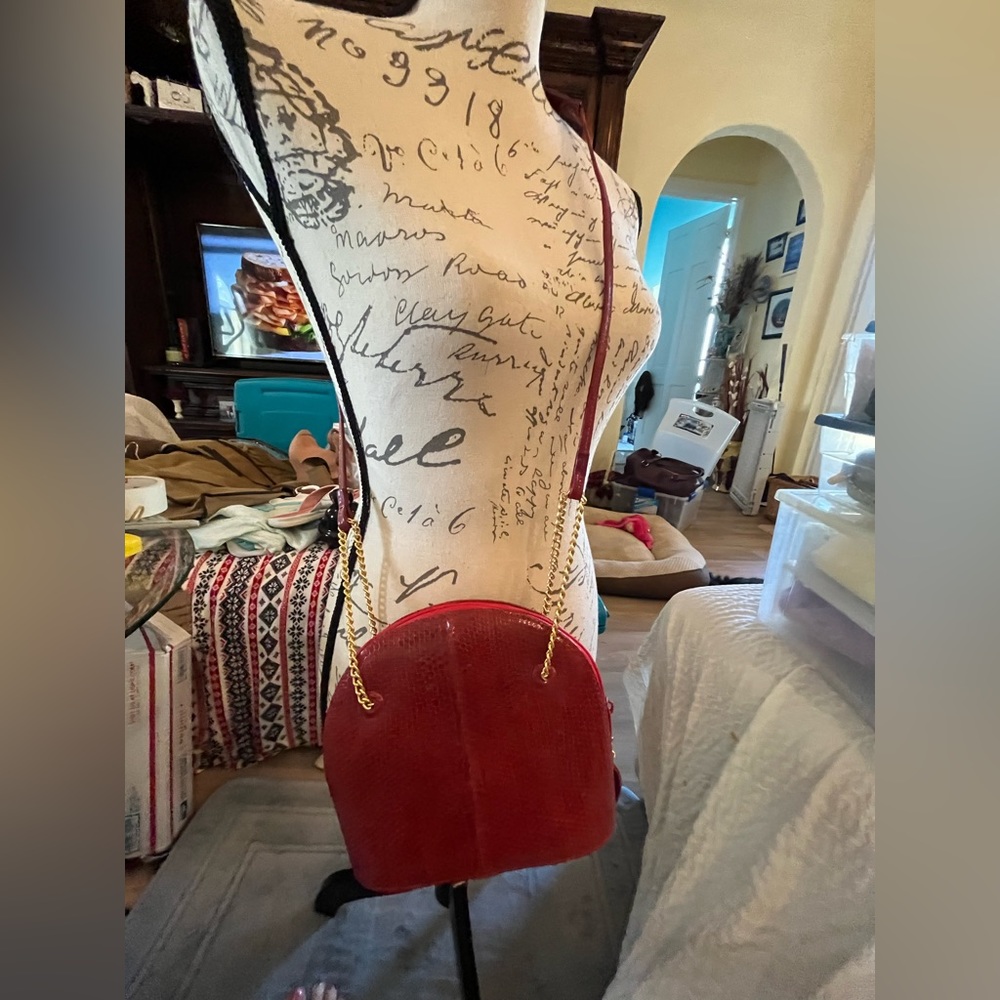 Adoreable red purse with chain strap looks like leather